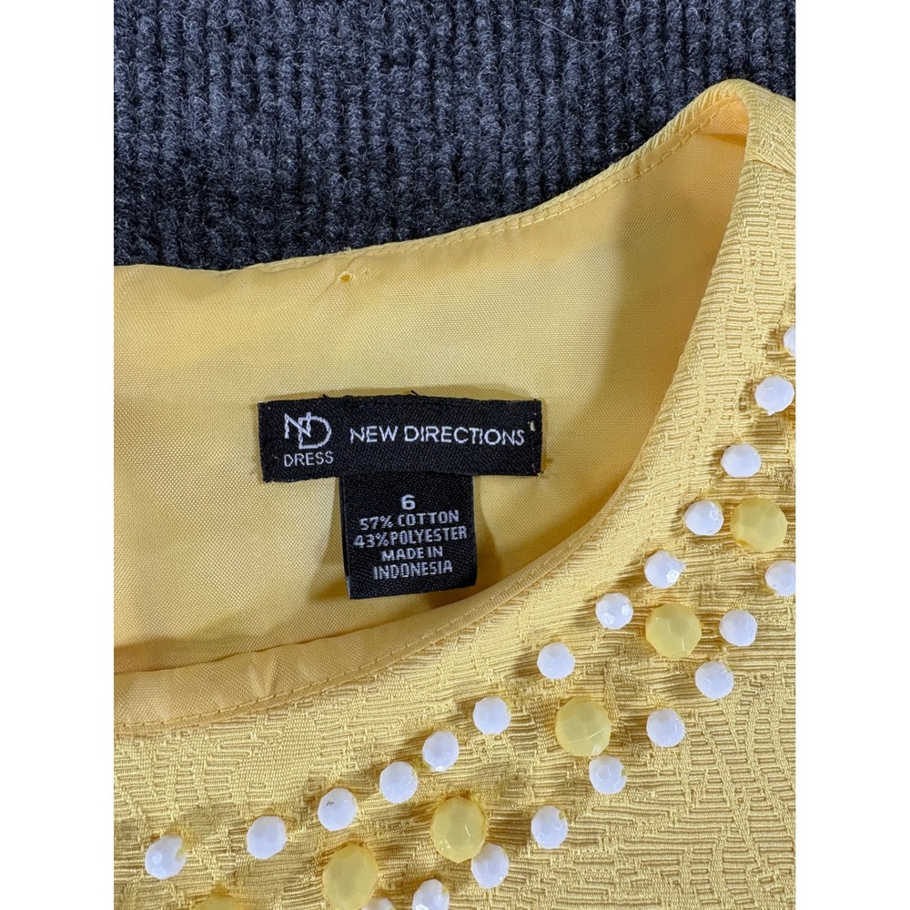 New Directions Yellow Jacquard Sheath Dress Embellished Pearl Cap Sleeve Size 6 - Picture 3 of 9